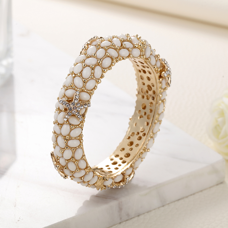 Sally's Paradise Christmas gif - Paradise Jewelry & Watches Llc Miami Photos のレビューと価格