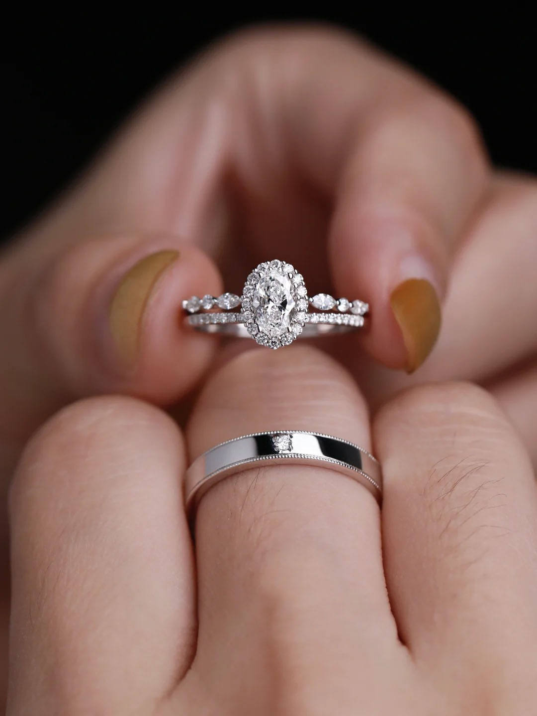 Elegant Oval Cut Lab Grown & N - Couple Ring Set のレビューと価格
