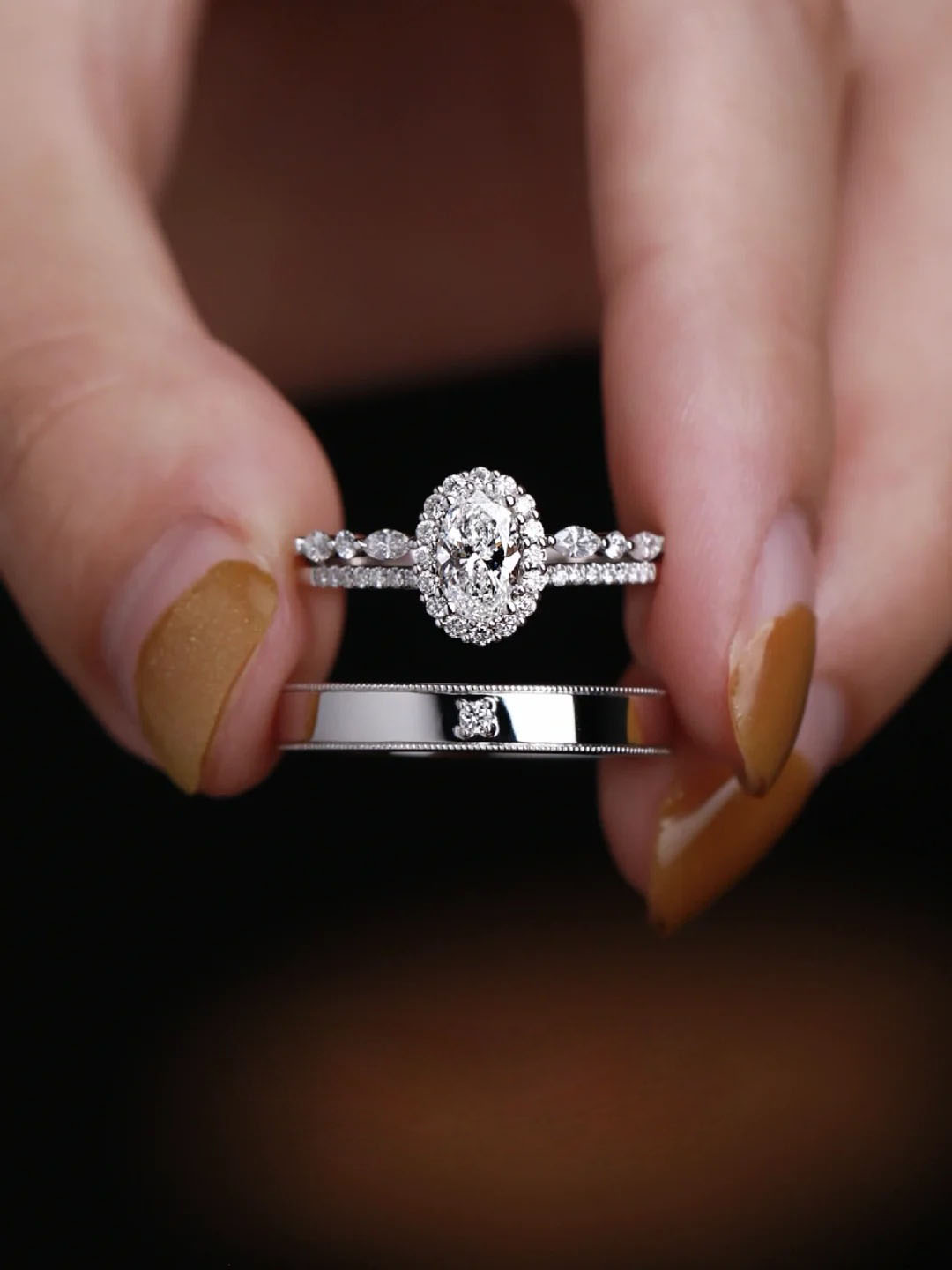 Elegant Oval Cut Lab Grown & N - Couple Ring Set のレビューと価格